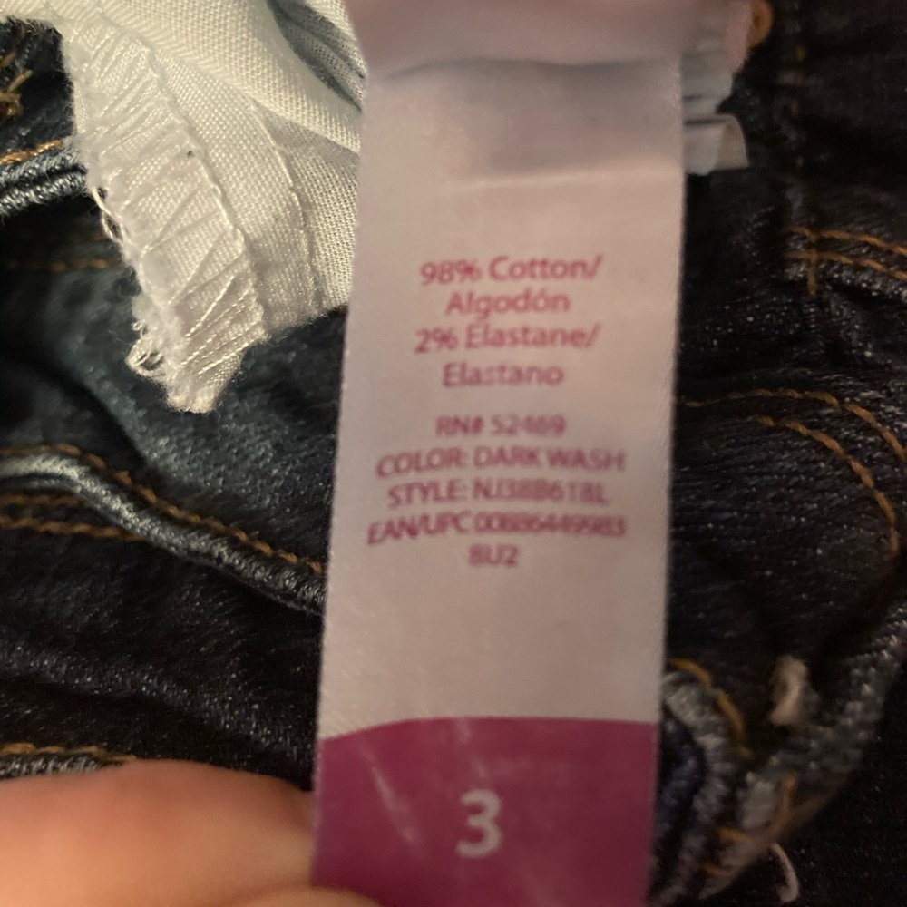 ripped jeans never wore in vary good condition